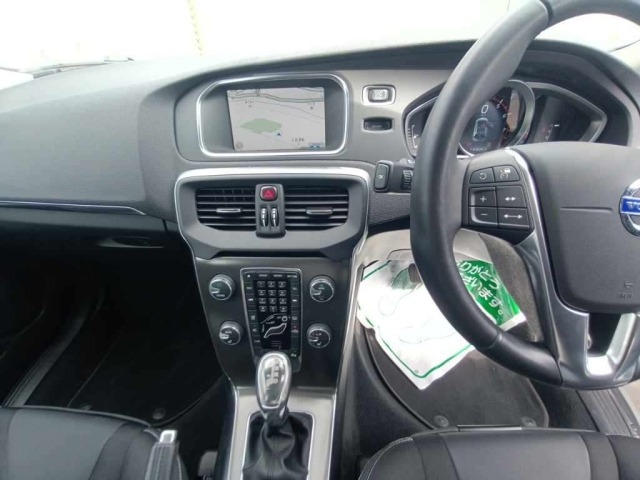 Volvo V40 2013 8357806-11