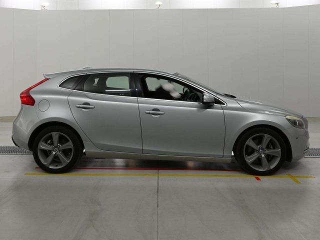 Volvo V40 2013 8357806-3