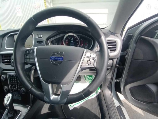 Volvo V40 2013 8357806-9