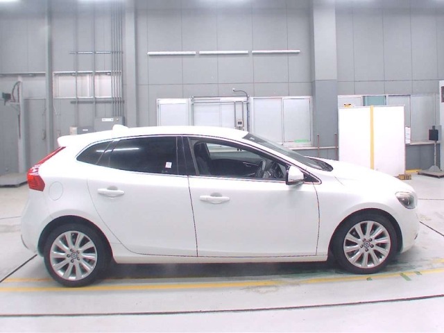 Volvo V40 2014 8357807-3