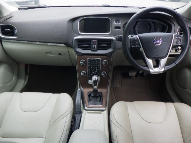 Volvo V40 2016 8357808-3