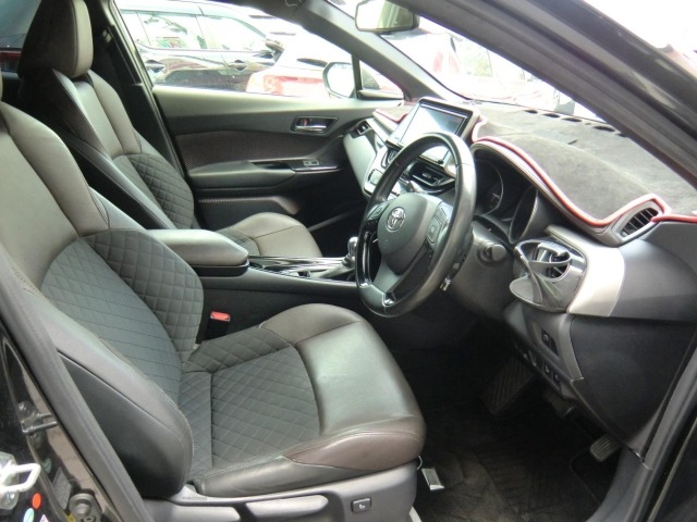 Toyota C-HR 2017 8358384-13