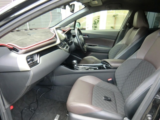 Toyota C-HR 2017 8358384-15