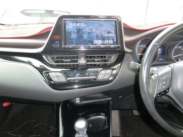 Toyota C-HR 2017 8358384-18