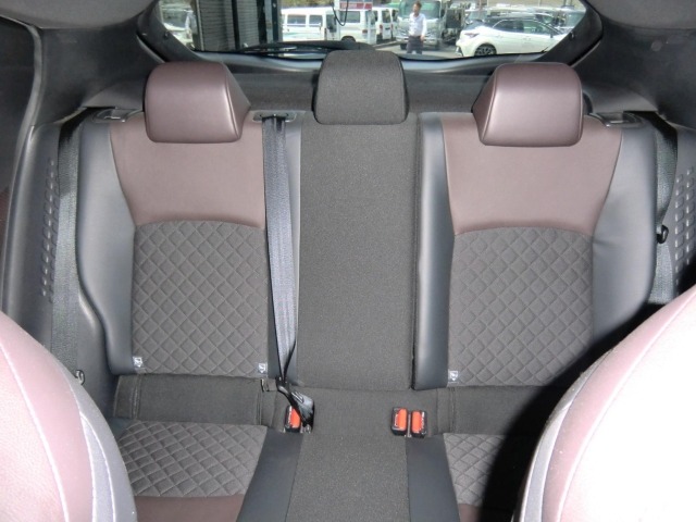 Toyota C-HR 2017 8358384-22