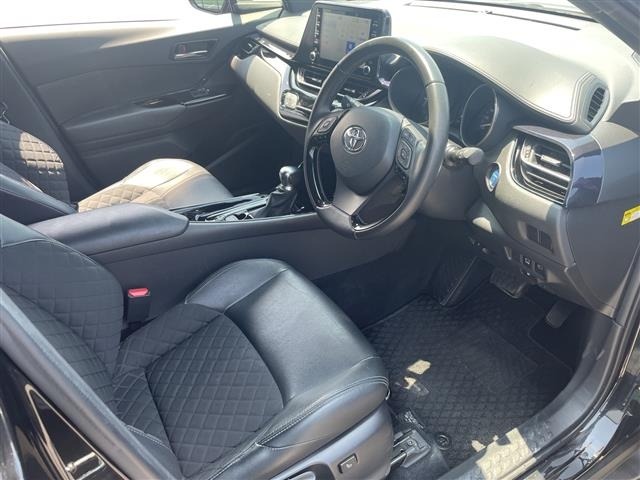 Toyota C-HR 2022 8358387-12