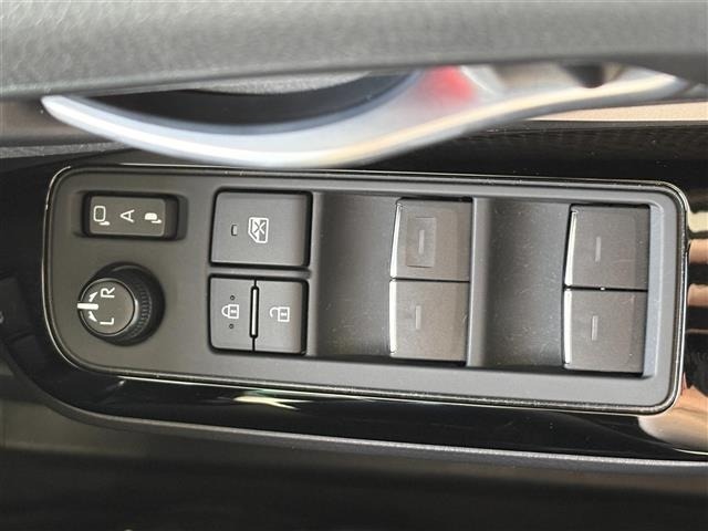 Toyota C-HR 2019 8358389-19