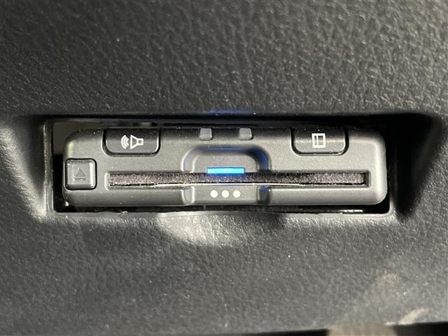Toyota C-HR 2018 8358391-16