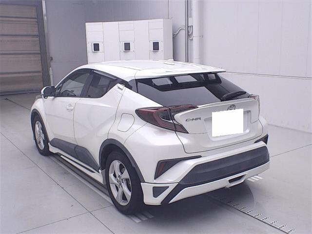Toyota C-HR 2018 8358404-1