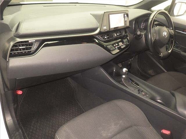 Toyota C-HR 2018 8358404-4