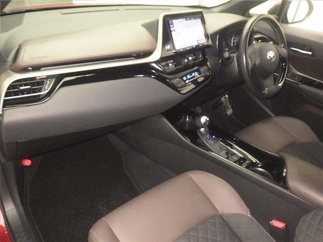 Toyota C-HR 2017 8358405-4
