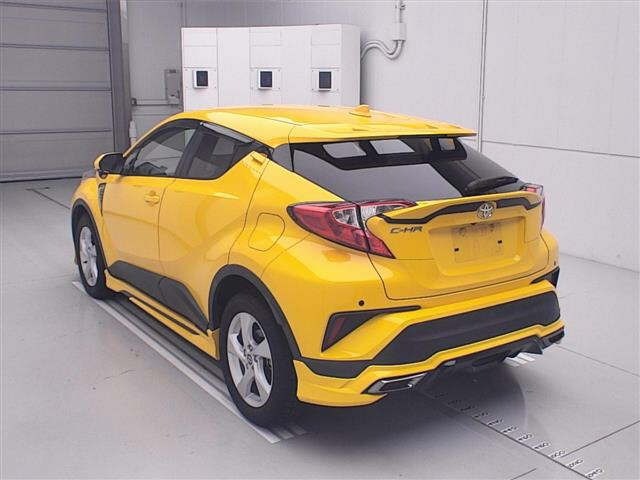 Toyota C-HR 2016 8358407-1