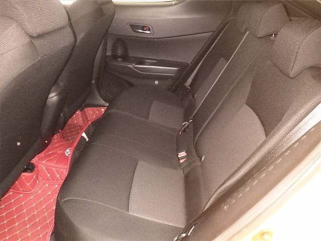 Toyota C-HR 2016 8358407-7