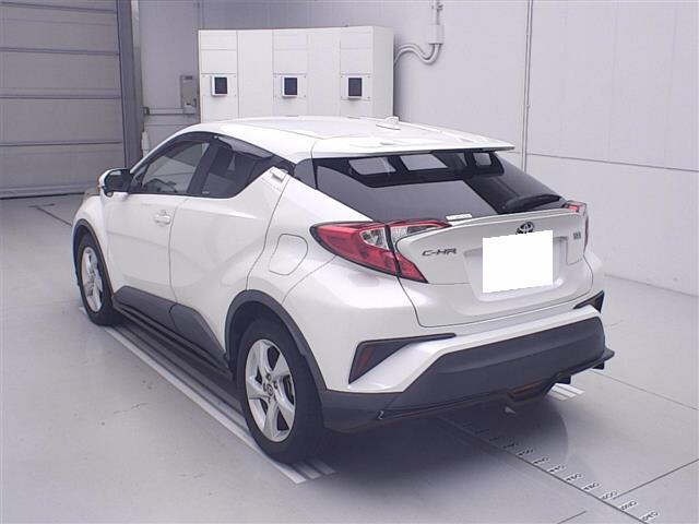 Toyota C-HR 2017 8358408-1