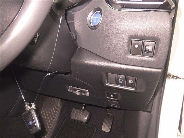 Toyota C-HR 2017 8358408-8