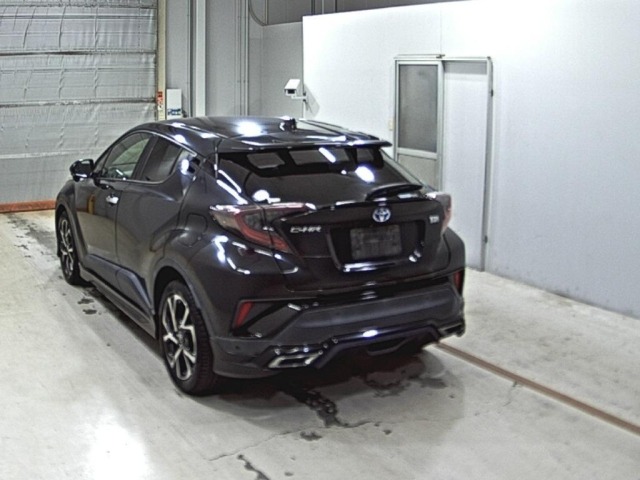 Toyota C-HR 2017 8358412-1