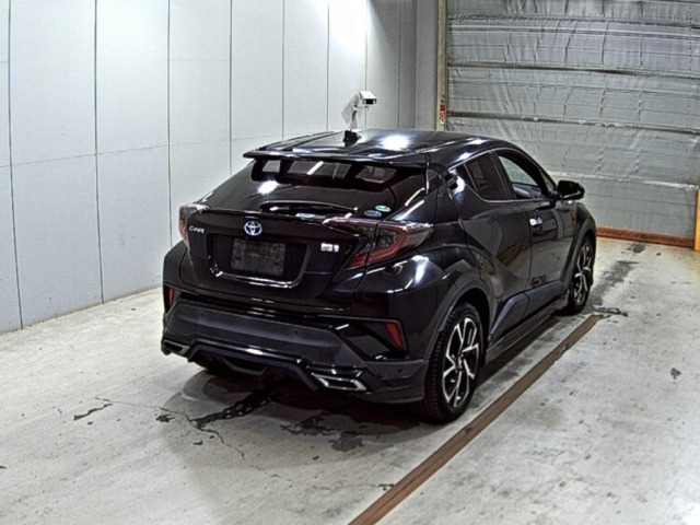 Toyota C-HR 2017 8358412-5