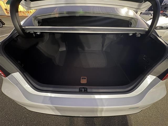 Toyota CAMRY 2017 8358638-12