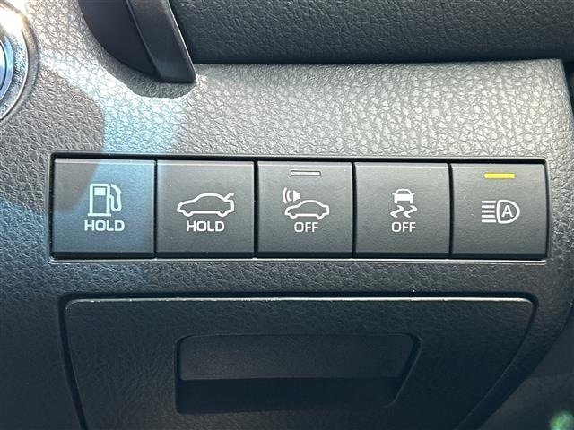 Toyota CAMRY 2018 8358639-10