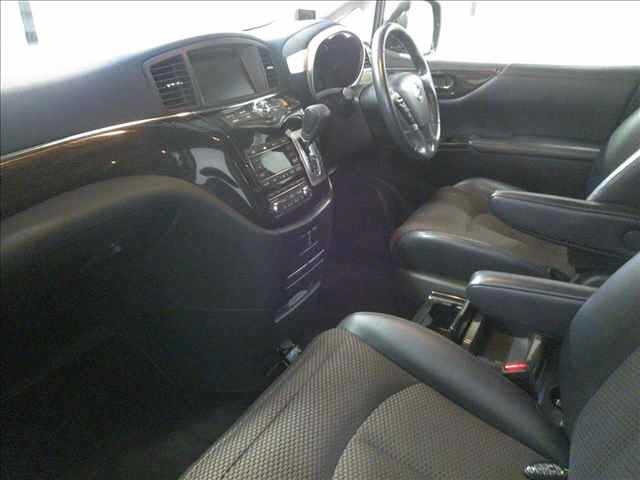 Nissan ELGRAND 2012 8358582-3