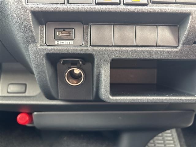 Toyota HIACE VAN 2026 8359495-11