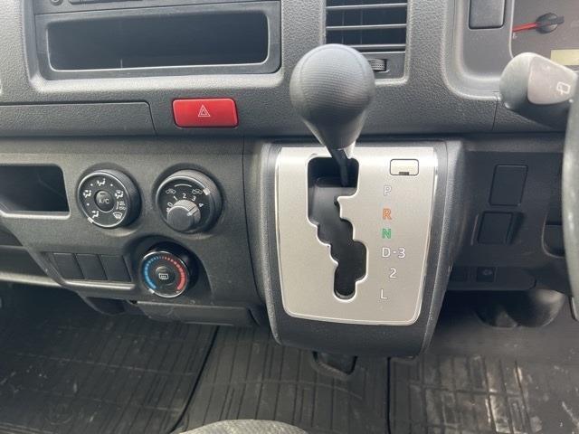Toyota HIACE VAN 2016 8359543-5