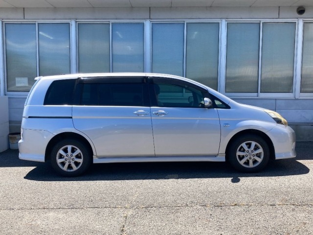 Toyota ISIS 2012 8358714-3