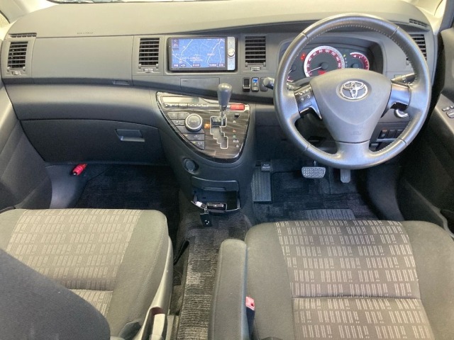 Toyota ISIS 2012 8358714-4