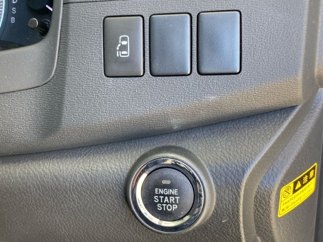 Toyota ISIS 2012 8358714-5