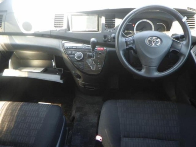 Toyota ISIS 2012 8358723-3