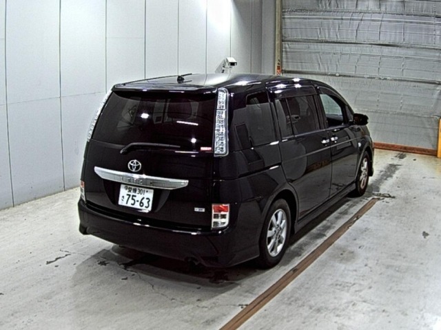 Toyota ISIS 2012 8358723-5