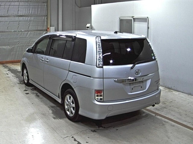 Toyota ISIS 2014 8358724-1