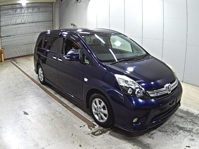 Toyota ISIS 2015 8358725-0