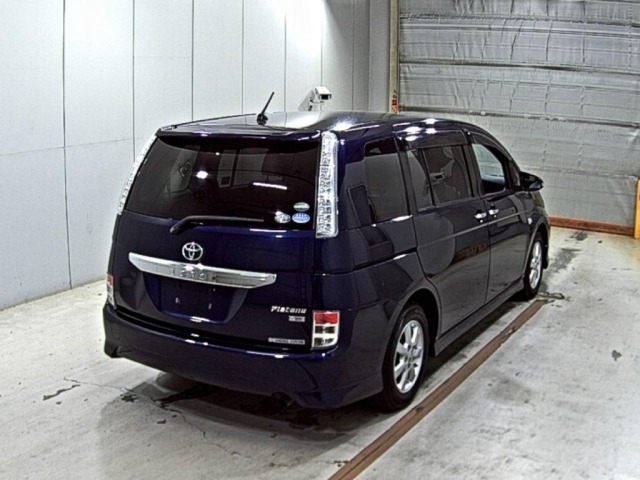Toyota ISIS 2015 8358725-5