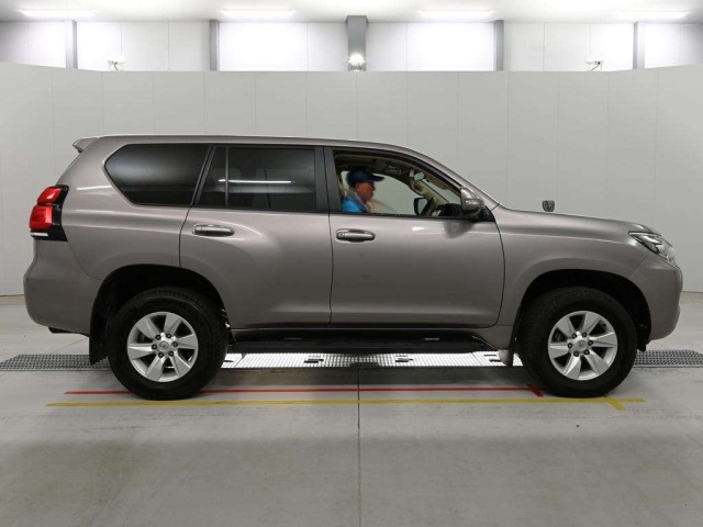 Toyota LAND CRUISER PRADO 2022 8359482-3
