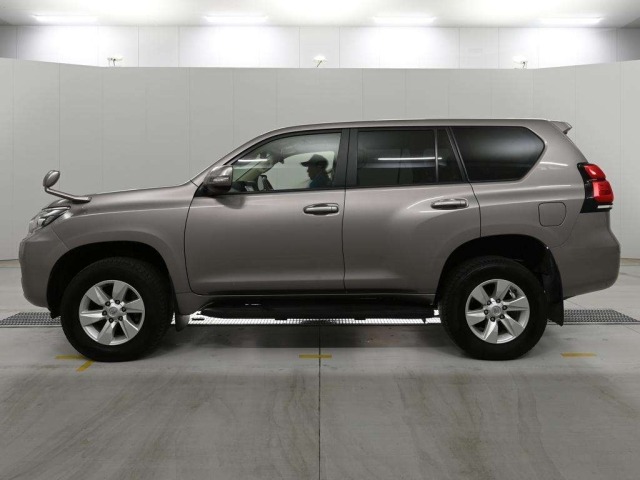 Toyota LAND CRUISER PRADO 2022 8359482-4