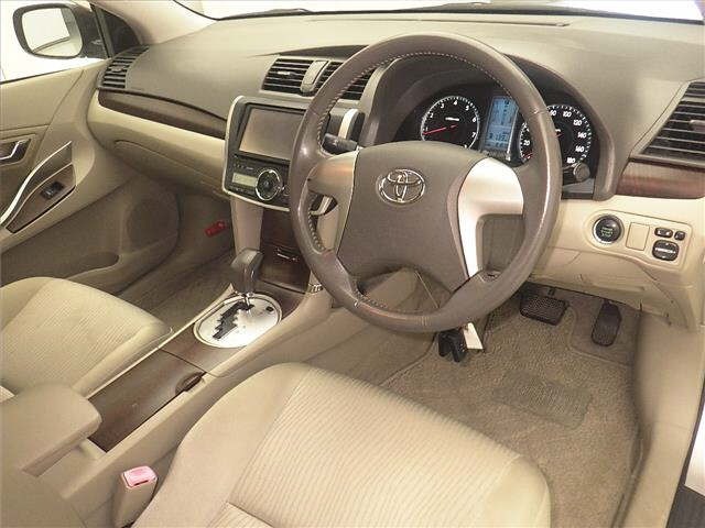 Toyota PREMIO 2011 8359624-3