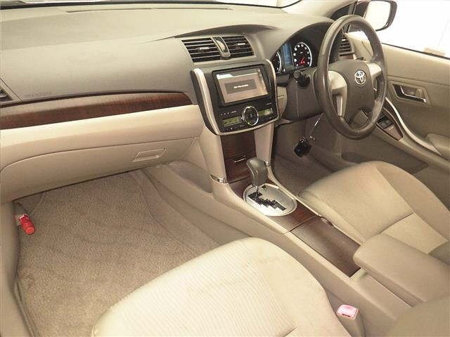 Toyota PREMIO 2011 8359624-4