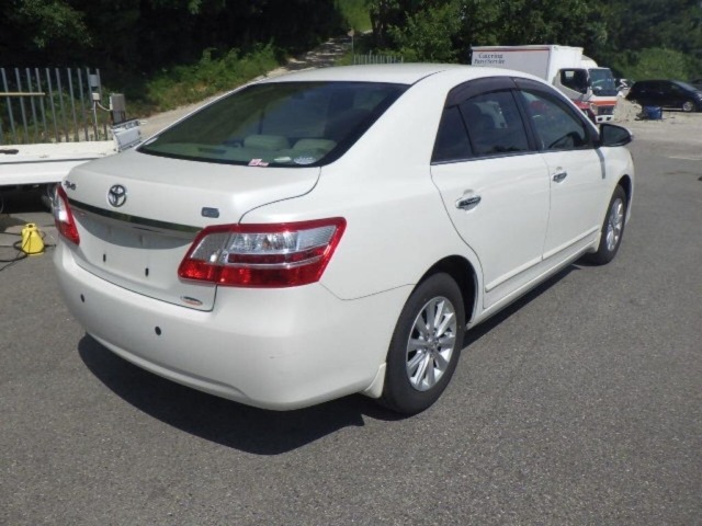 Toyota PREMIO 2016 8359625-5