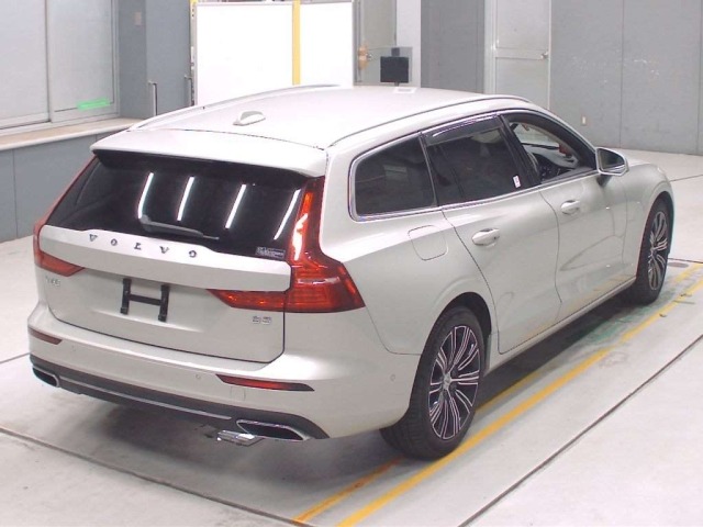 Volvo V60 2021 8359008-1