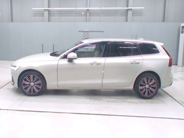 Volvo V60 2021 8359008-4