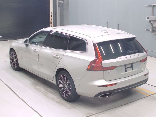 Volvo V60 2021 8359008-6