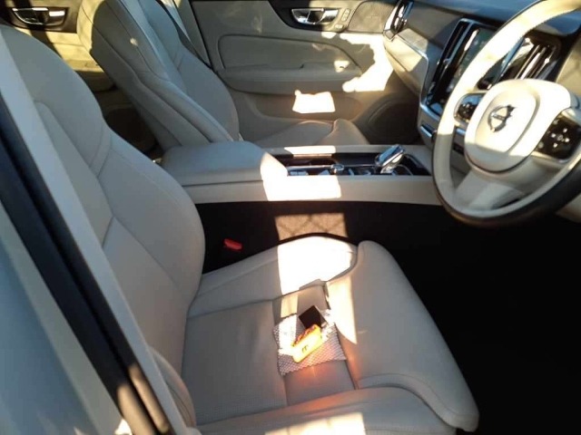 Volvo V60 2021 8359008-8