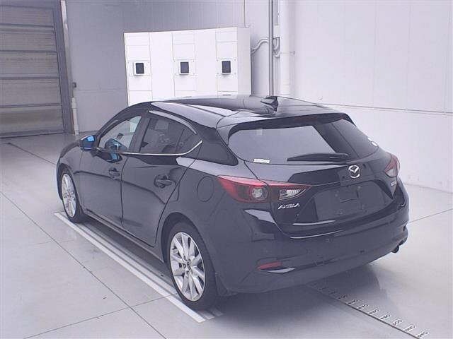 Mazda AXELA 2017 8364012-1