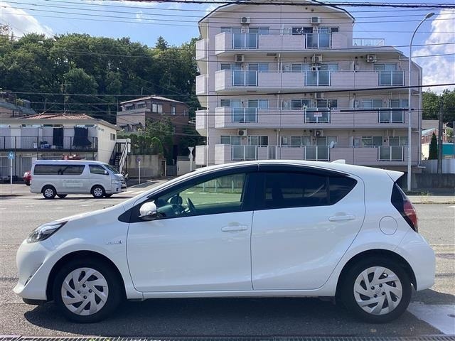 Toyota AQUA 2017 8418093-10