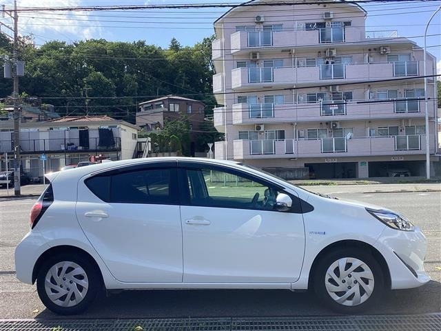 Toyota AQUA 2017 8418093-9