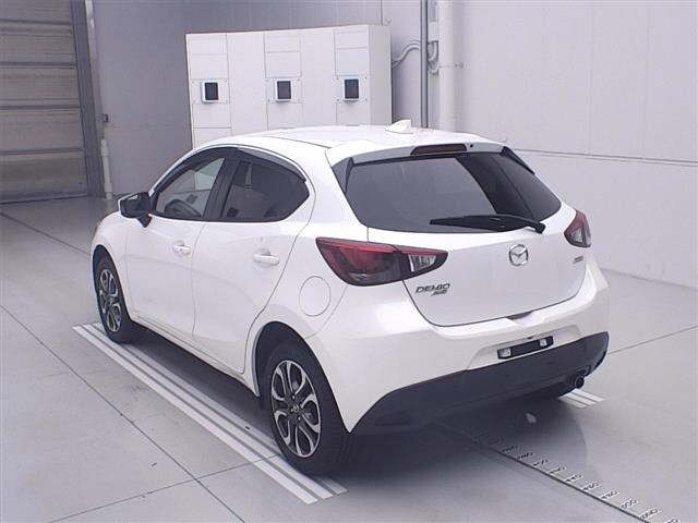 Mazda DEMIO 2016 8417359-1