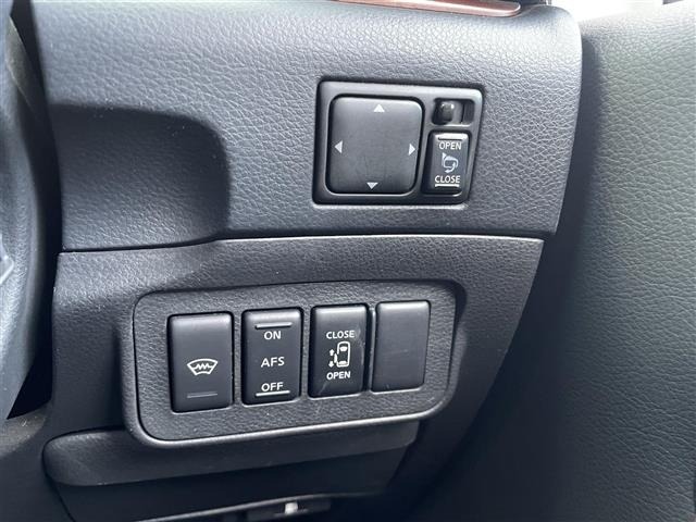 Nissan ELGRAND 2005 8417748-1