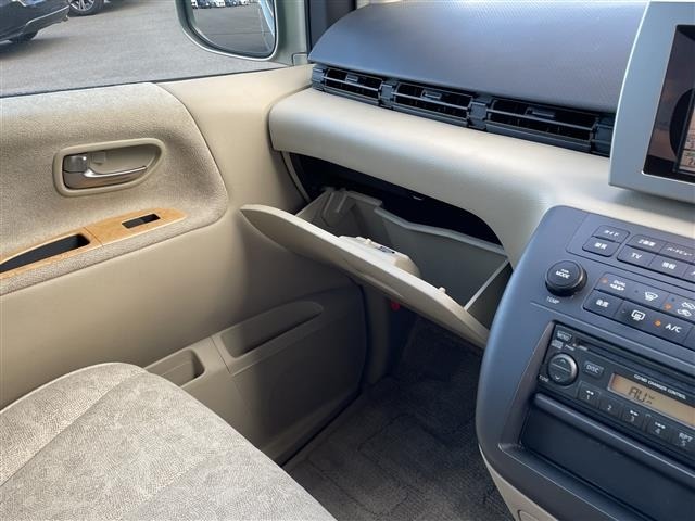 Nissan ELGRAND 2004 8417755-19