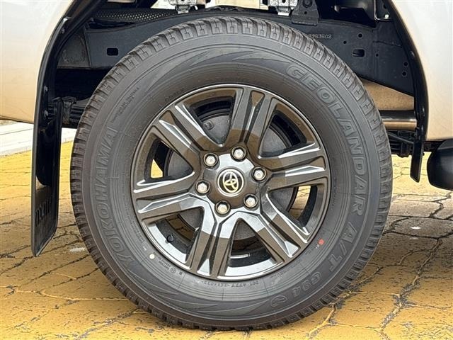 Toyota HILUX 2026 8384701-3